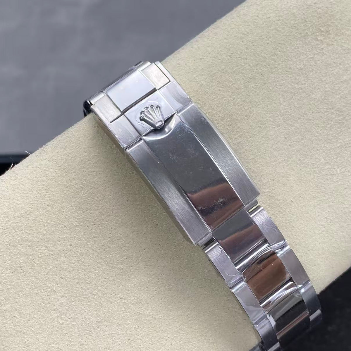 UFO stainless steel version - no card lock -Daytona 4131 movement - 904 stainless steel version