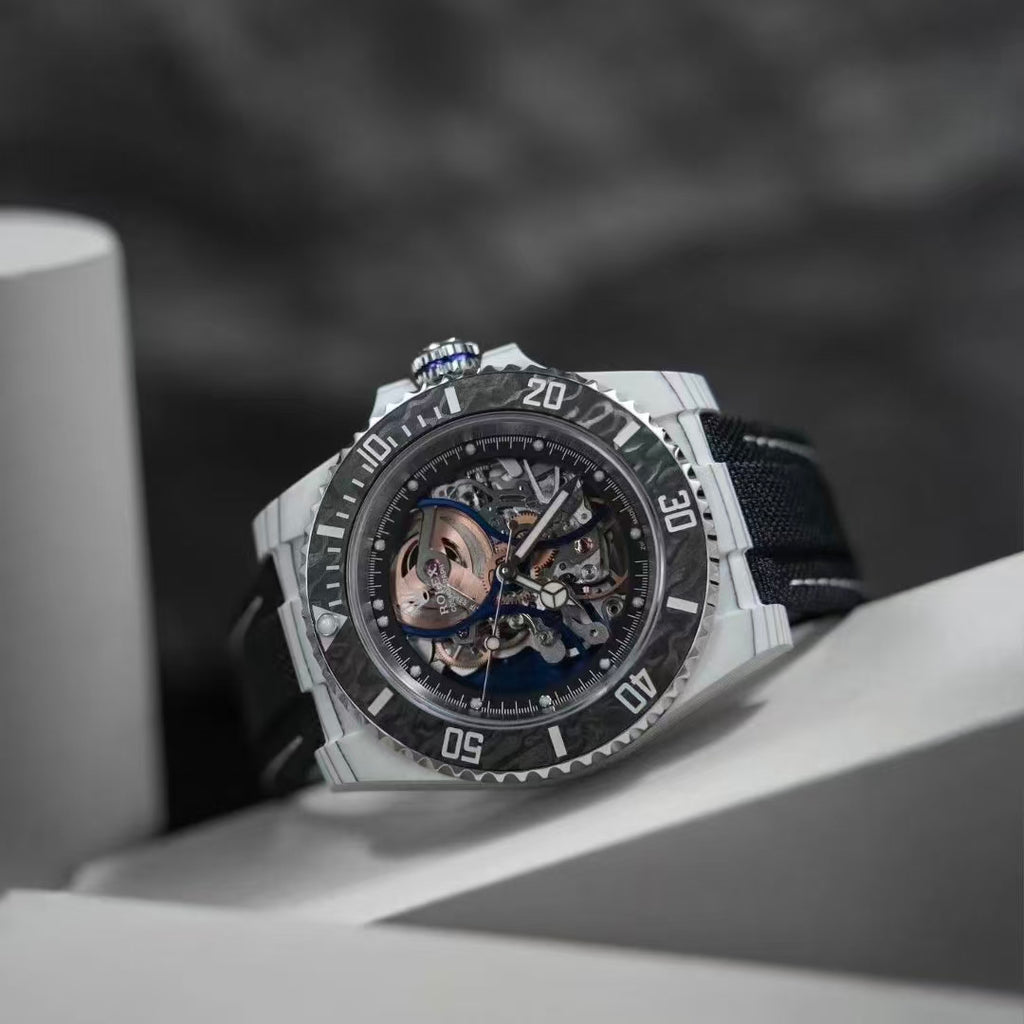 Submariner White quartz carbon fiber case and black carbon fiber submarine-style design