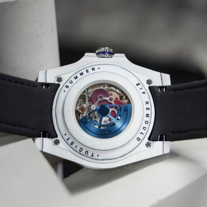 Submariner White quartz carbon fiber case and black carbon fiber submarine-style design