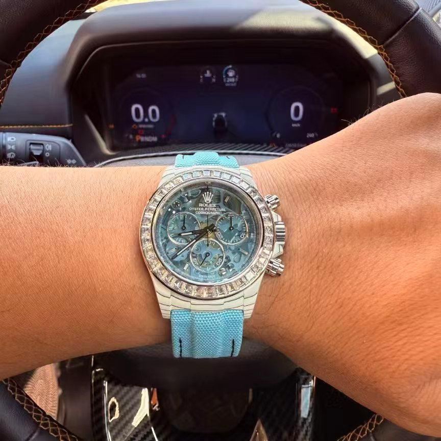 TW Factory's carbon fiber customized version of the Chronograph Daytona series.