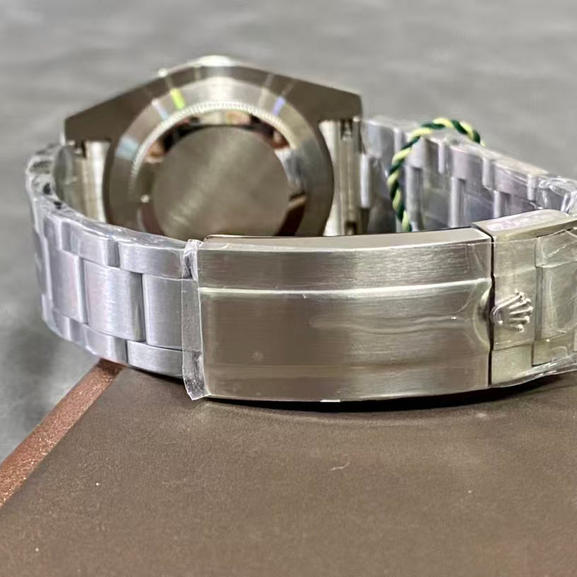 Submariner Series - Black Gold