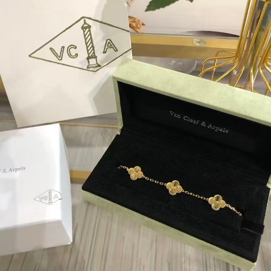 Exquisite Necklace and Bracelet Jewelry Collection