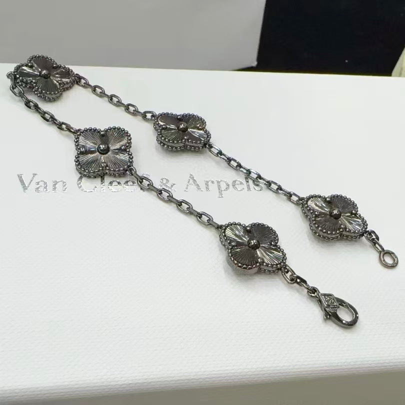 Exquisite Necklace and Bracelet Jewelry Collection
