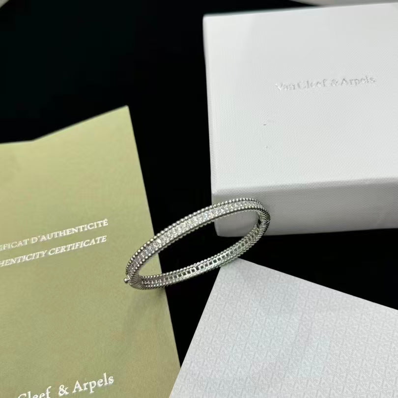 Exquisite Necklace and Bracelet Jewelry Collection
