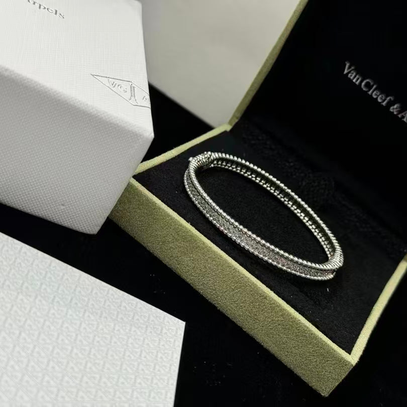 Exquisite Necklace and Bracelet Jewelry Collection