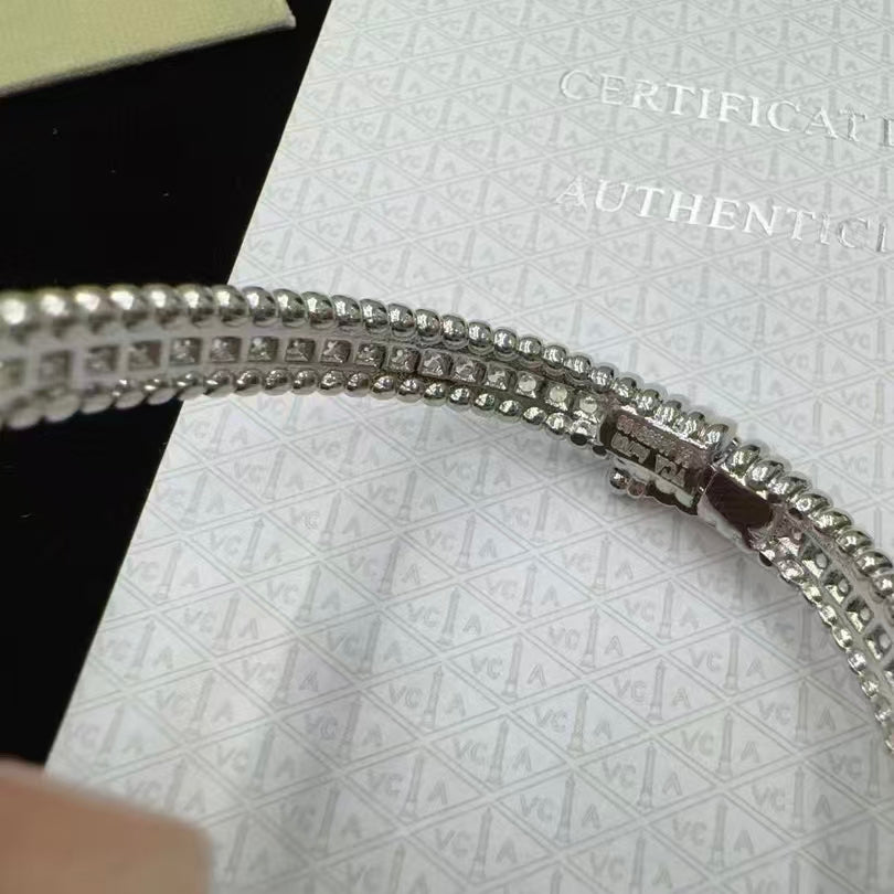 Exquisite Necklace and Bracelet Jewelry Collection