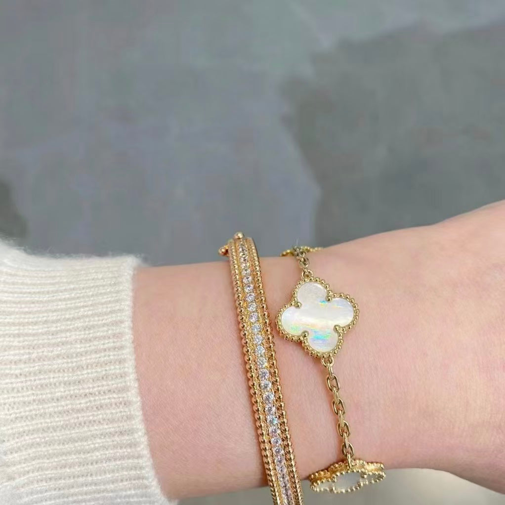 Exquisite Necklace and Bracelet Jewelry Collection