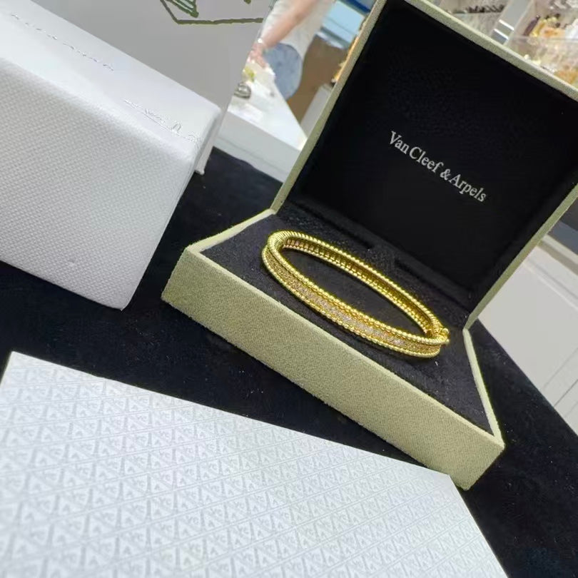Exquisite Necklace and Bracelet Jewelry Collection