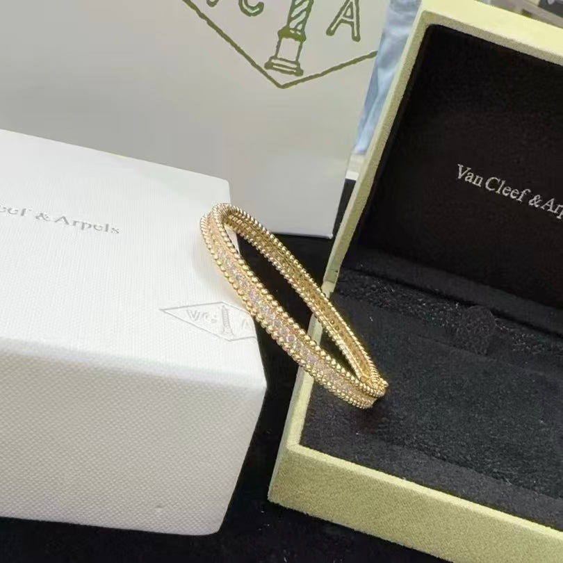 Exquisite Necklace and Bracelet Jewelry Collection