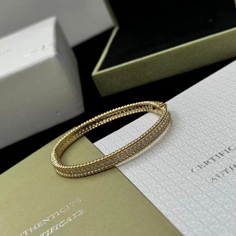 Exquisite Necklace and Bracelet Jewelry Collection