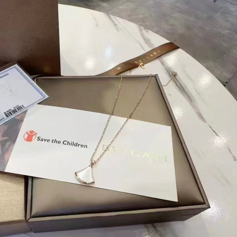 Exquisite Necklace and Bracelet Jewelry Collection